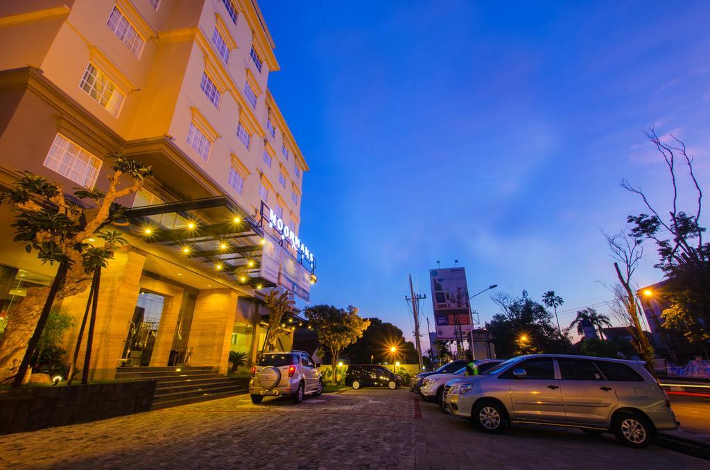 Noormans Hotel Semarang Exterior foto